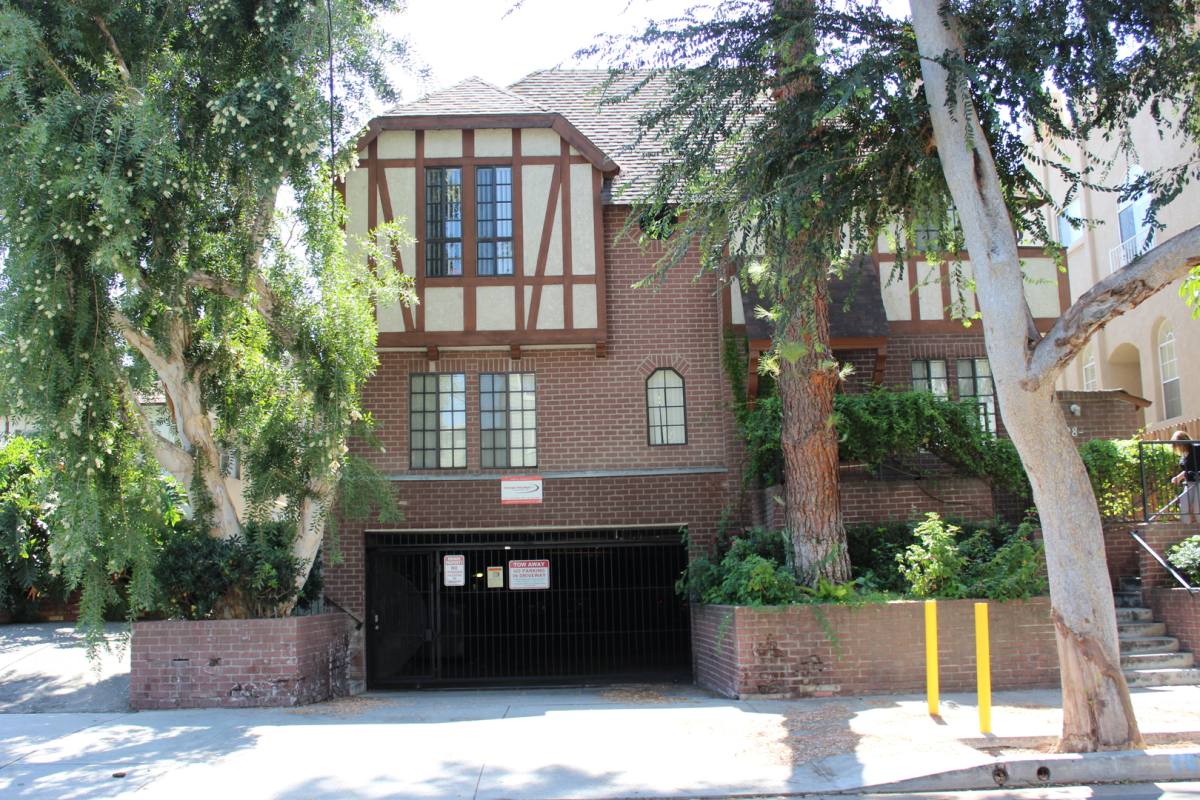 Apartment for rent at 14228 Dickens St, Sherman Oaks, CA 91423
