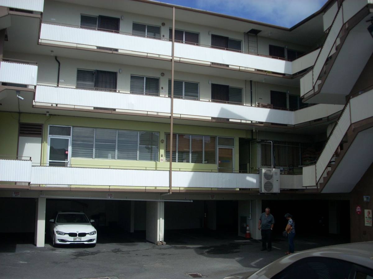 Apartment for rent at 1995 Pauoa Rd, Honolulu, HI 96813