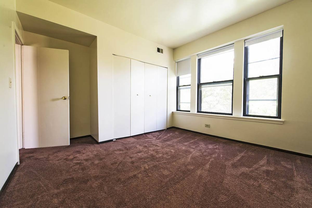 Apartment for rent at 5047 S Champlain Ave, Chicago, IL 60615