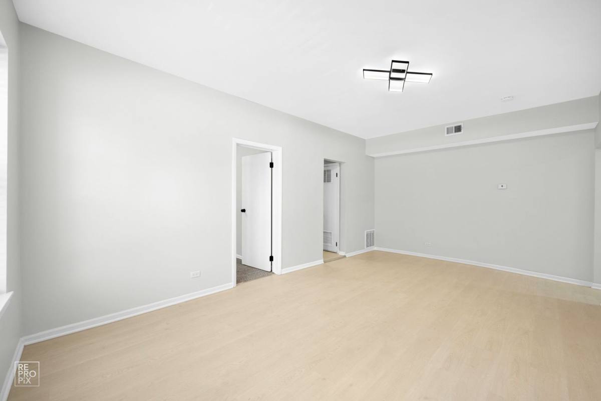 Apartment for rent at 5047 S Champlain Ave, Chicago, IL 60615