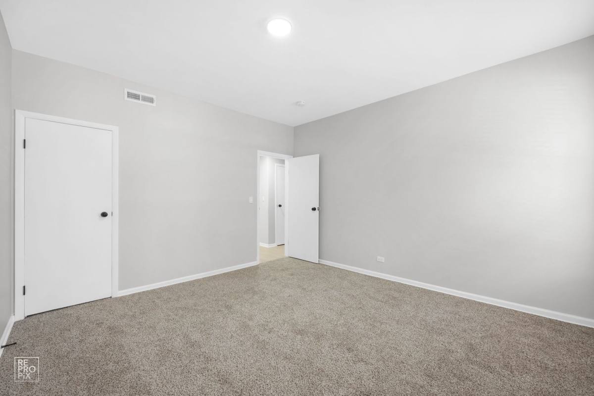 Apartment for rent at 5047 S Champlain Ave, Chicago, IL 60615
