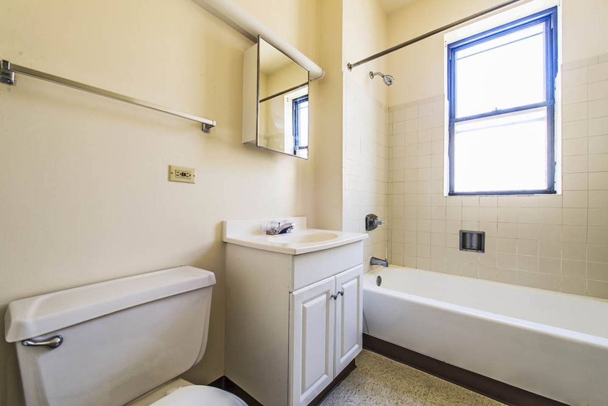 Apartment for rent at 5047 S Champlain Ave, Chicago, IL 60615