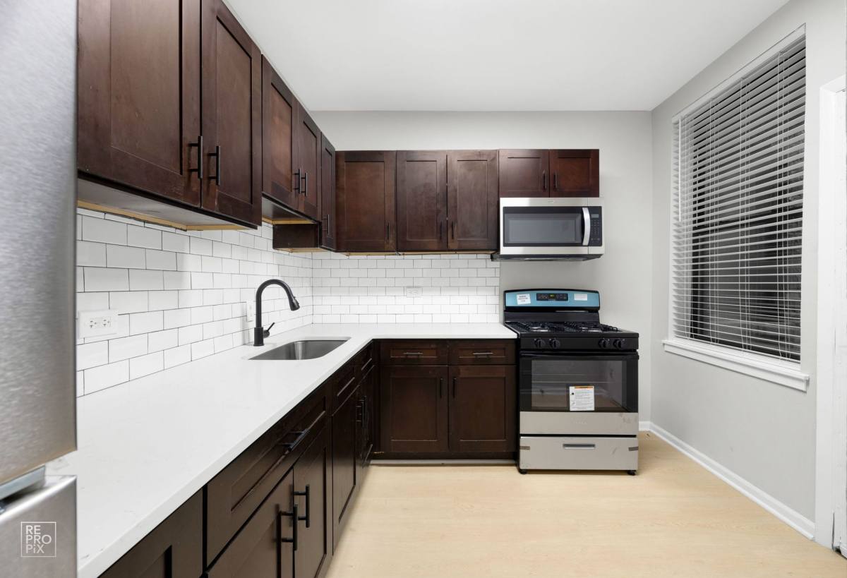 Apartment for rent at 5047 S Champlain Ave, Chicago, IL 60615