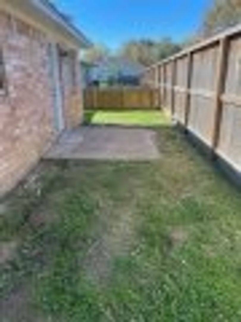 Apartment for rent at 1108 Fort St, Richmond, TX 77469