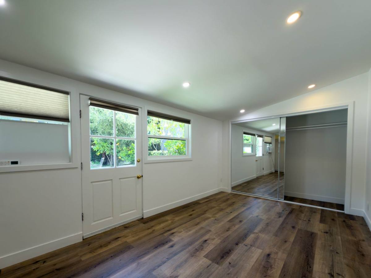 Apartment for rent at 316 N Kenwood St, Burbank, CA 91505