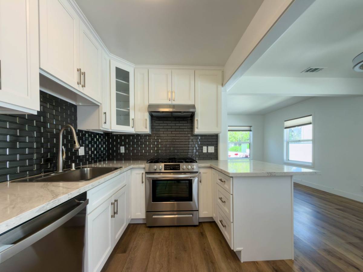 Apartment for rent at 316 N Kenwood St, Burbank, CA 91505