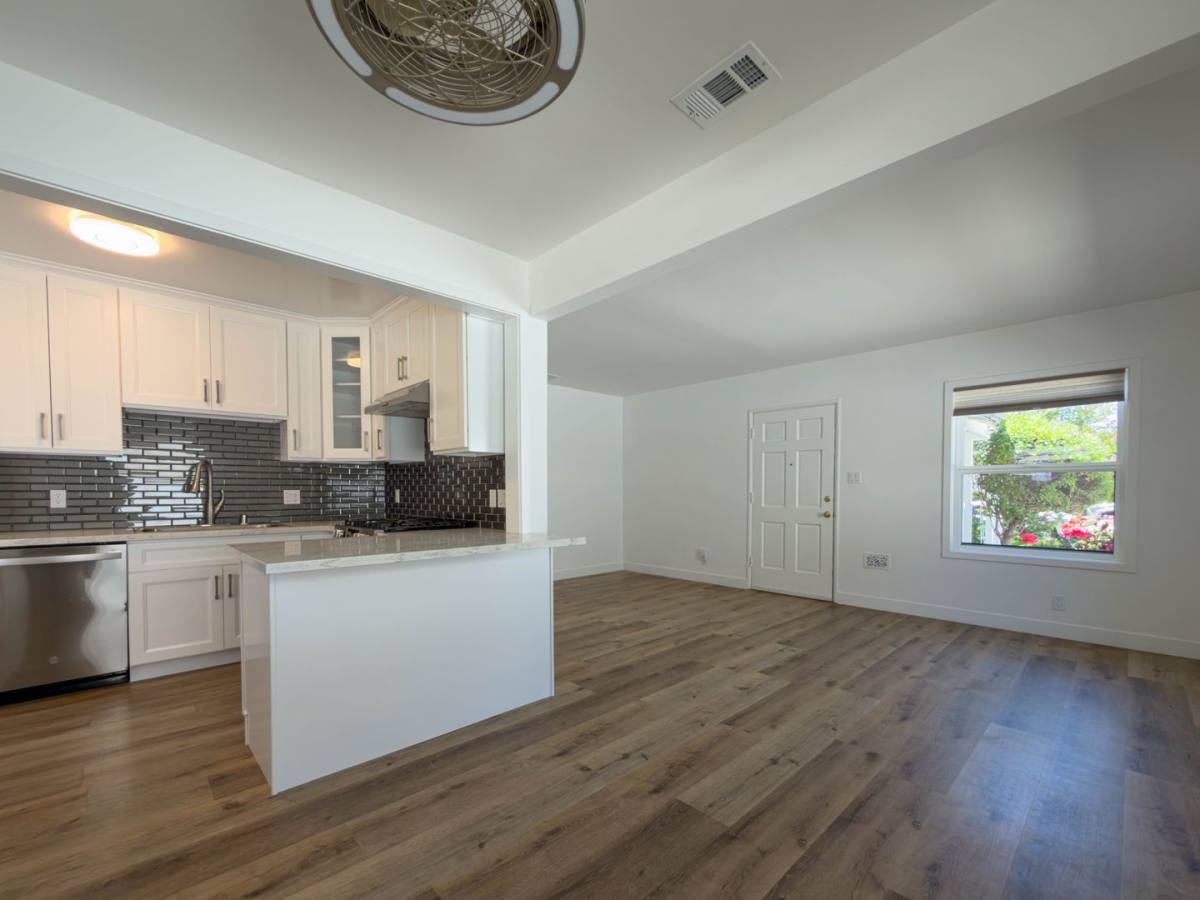 Apartment for rent at 316 N Kenwood St, Burbank, CA 91505