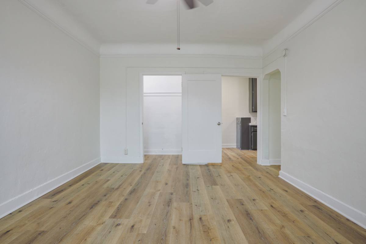 Apartment for rent at 454 S Catalina St, Los Angeles, CA 90020