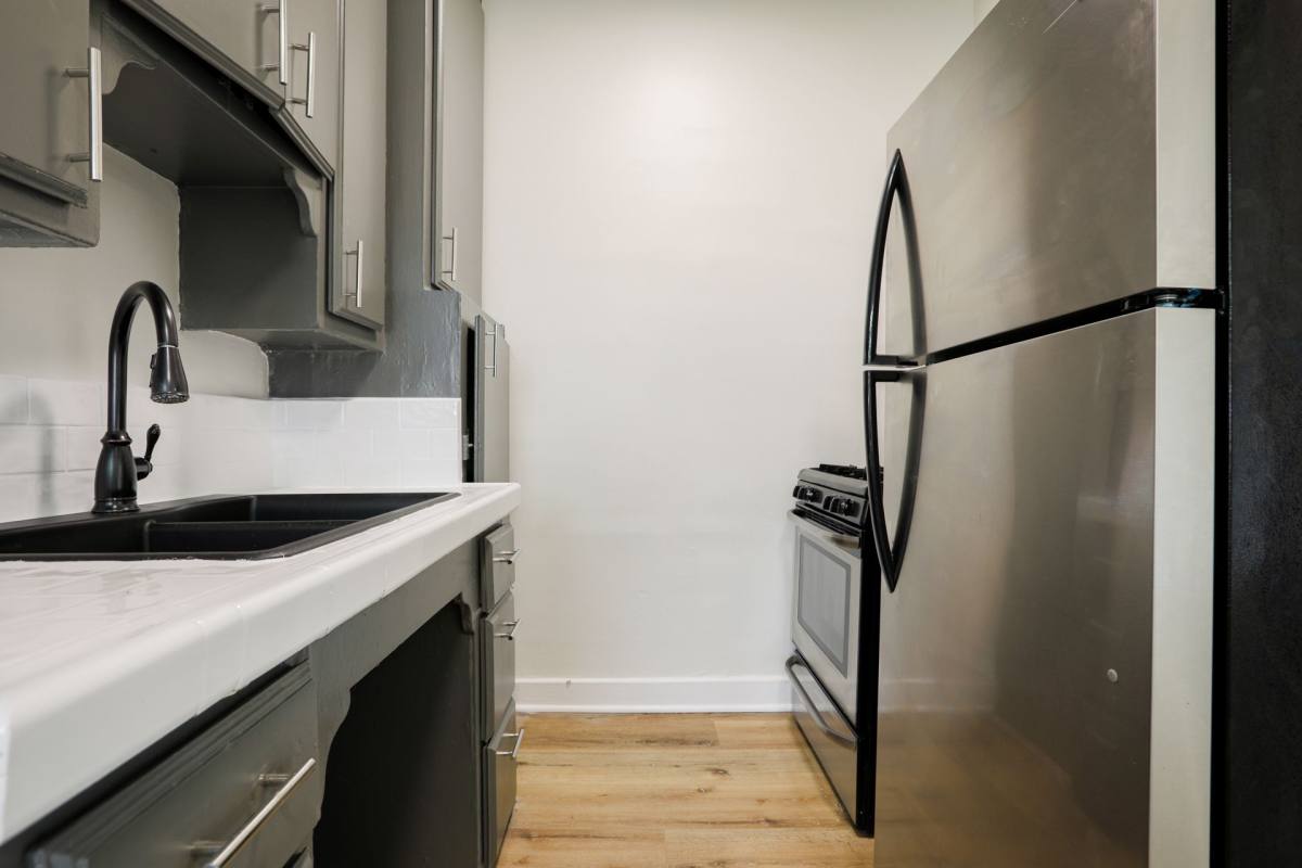 Apartment for rent at 454 S Catalina St, Los Angeles, CA 90020