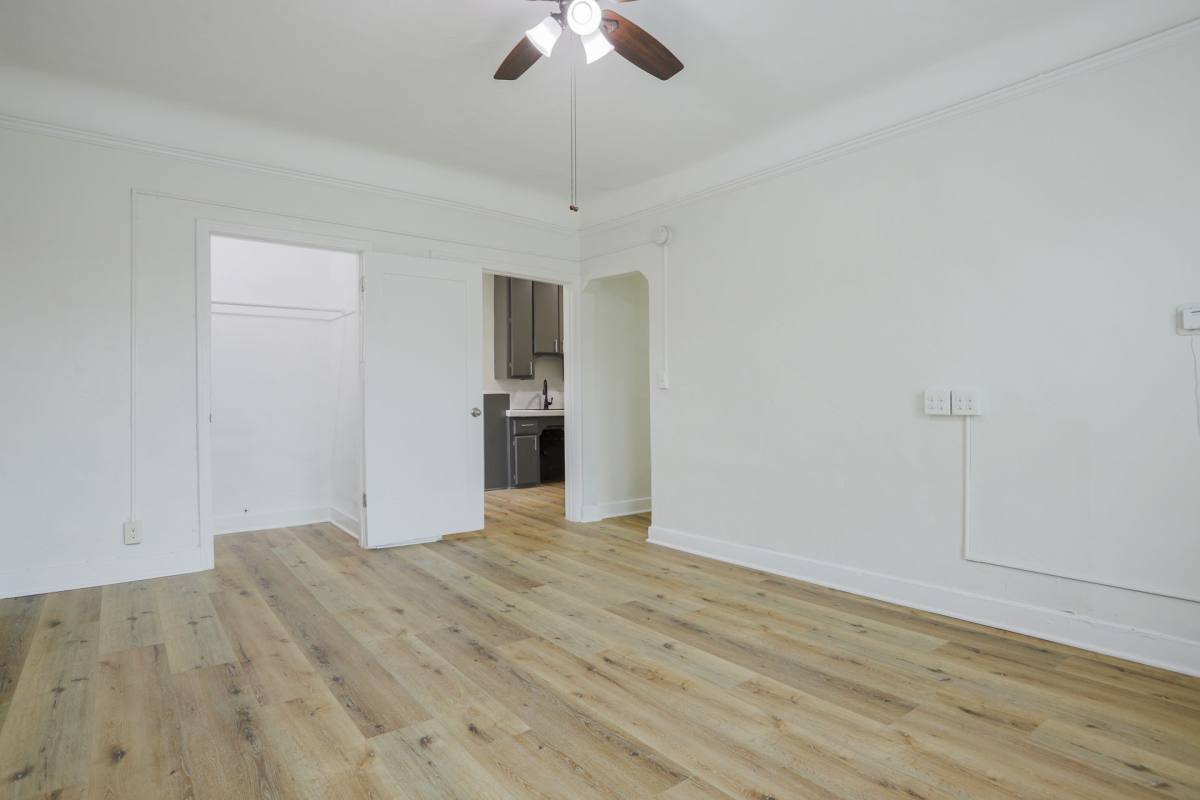 Apartment for rent at 454 S Catalina St, Los Angeles, CA 90020