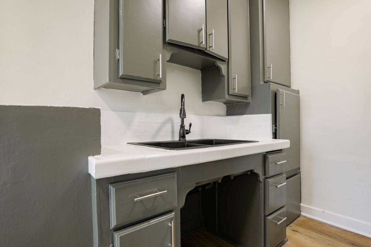 Apartment for rent at 454 S Catalina St, Los Angeles, CA 90020