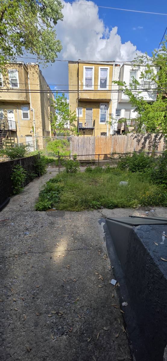 Townhouse for rent at 907 N Rosedale St, Baltimore, MD 21216