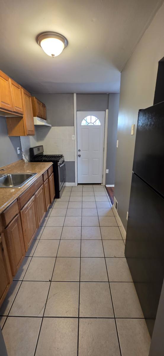 Townhouse for rent at 907 N Rosedale St, Baltimore, MD 21216