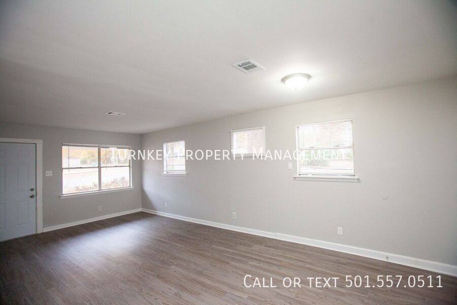 House for rent at 7124 Twin Oaks Rd, Little Rock, AR 72209