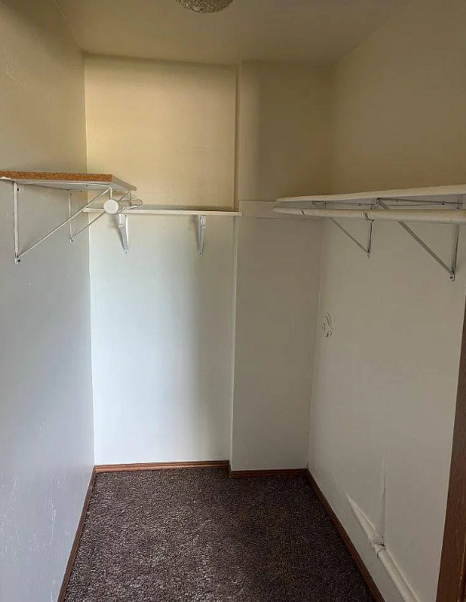 Apartment for rent at 220 W Valley Rd, Appleton, WI 54915