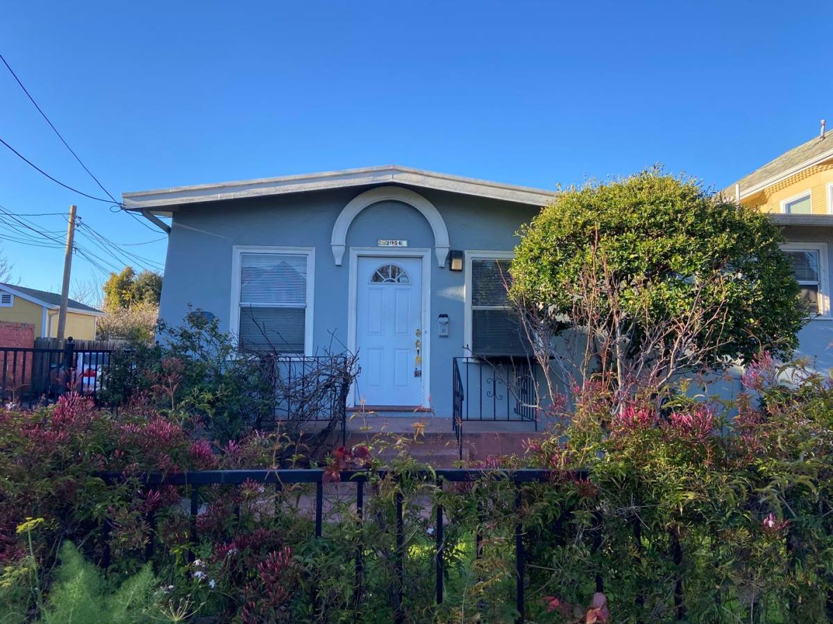 Apartment for rent at 2054-2056 Lincoln Ave, Alameda, CA 94501