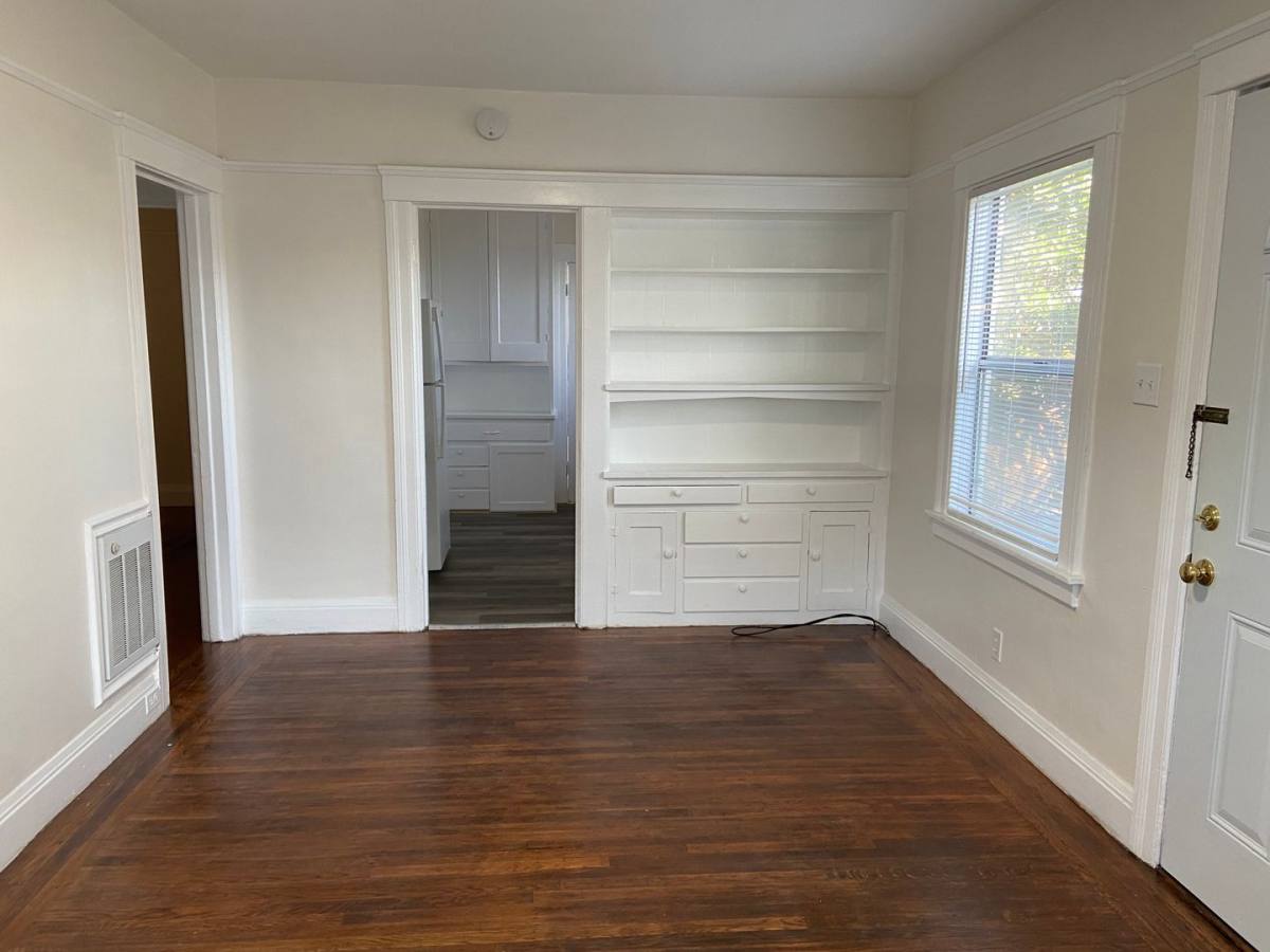 Apartment for rent at 2054-2056 Lincoln Ave, Alameda, CA 94501