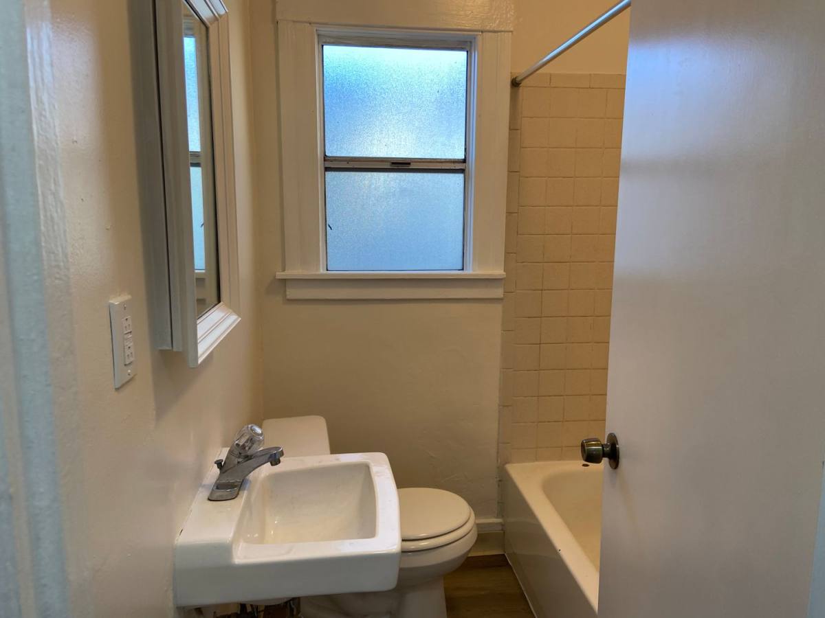 Apartment for rent at 2054-2056 Lincoln Ave, Alameda, CA 94501