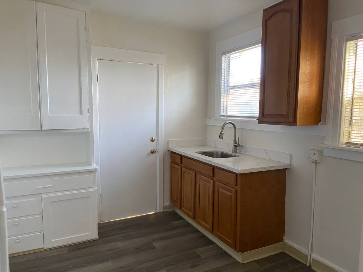 Apartment for rent at 2054-2056 Lincoln Ave, Alameda, CA 94501
