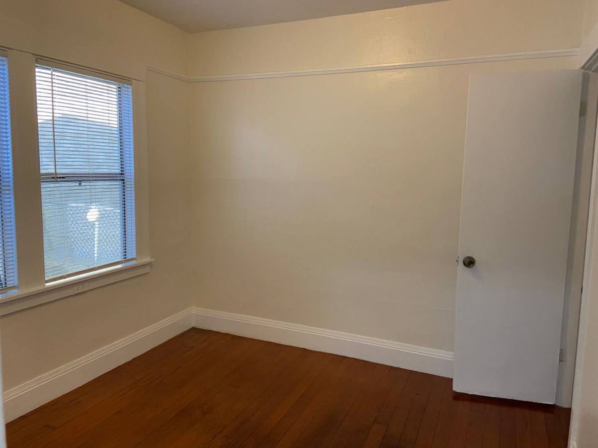 Apartment for rent at 2054-2056 Lincoln Ave, Alameda, CA 94501