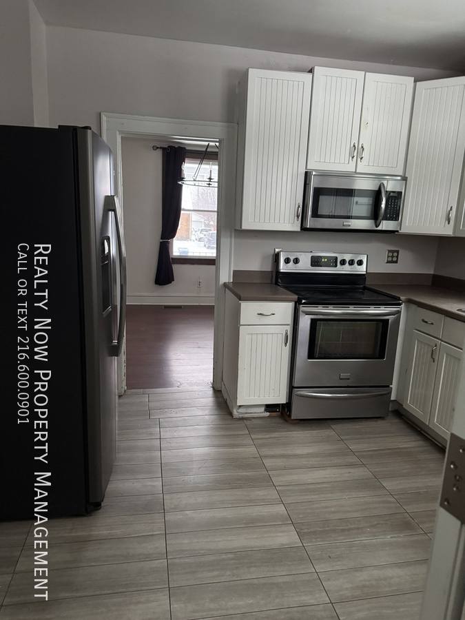 House for rent at 9474 Roxbury Rd, Cleveland, OH 44130