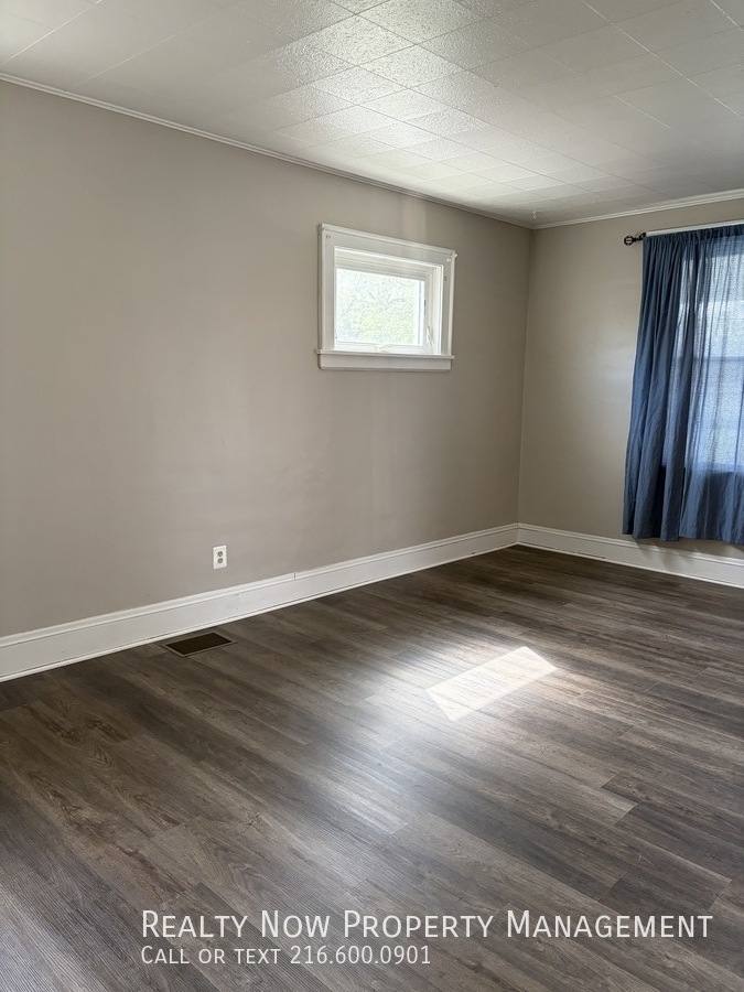 House for rent at 9474 Roxbury Rd, Cleveland, OH 44130