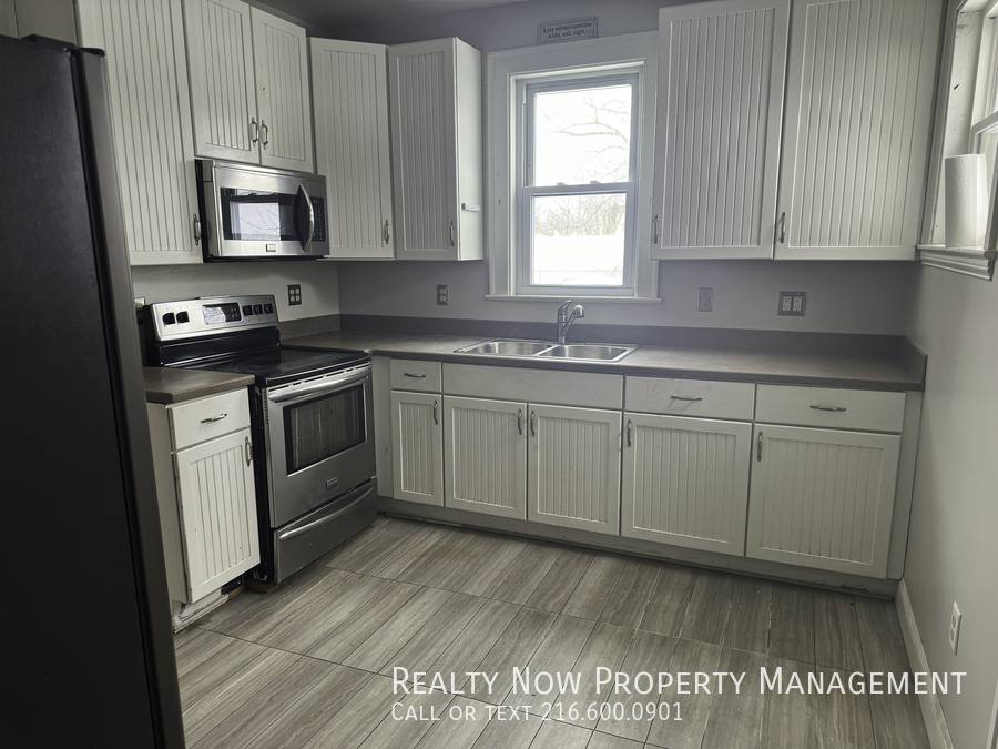 House for rent at 9474 Roxbury Rd, Cleveland, OH 44130