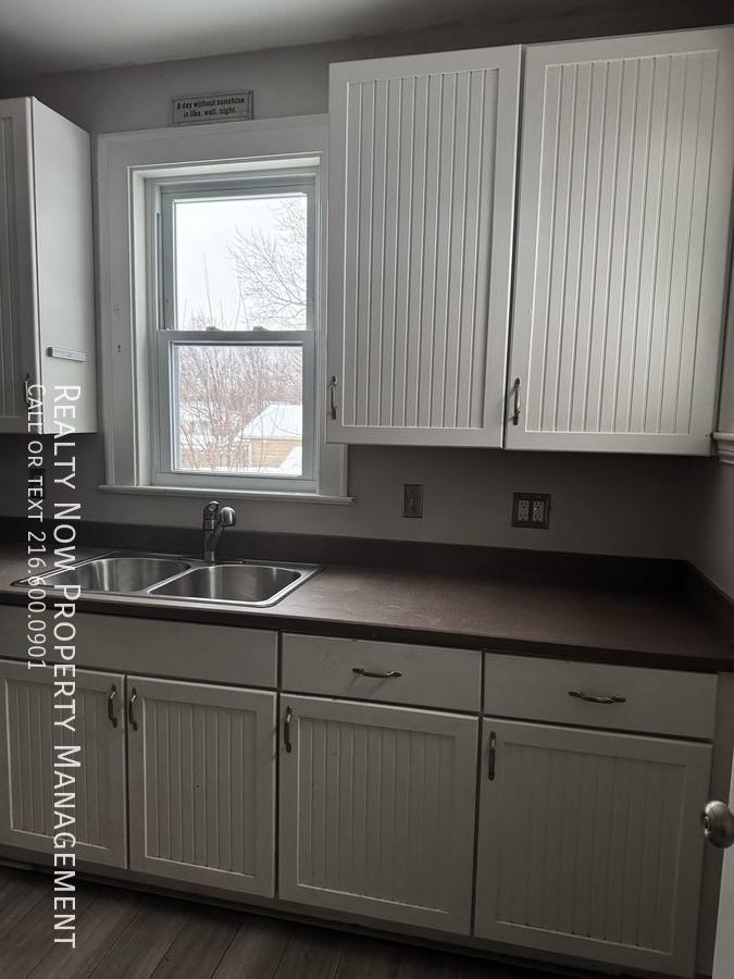 House for rent at 9474 Roxbury Rd, Cleveland, OH 44130