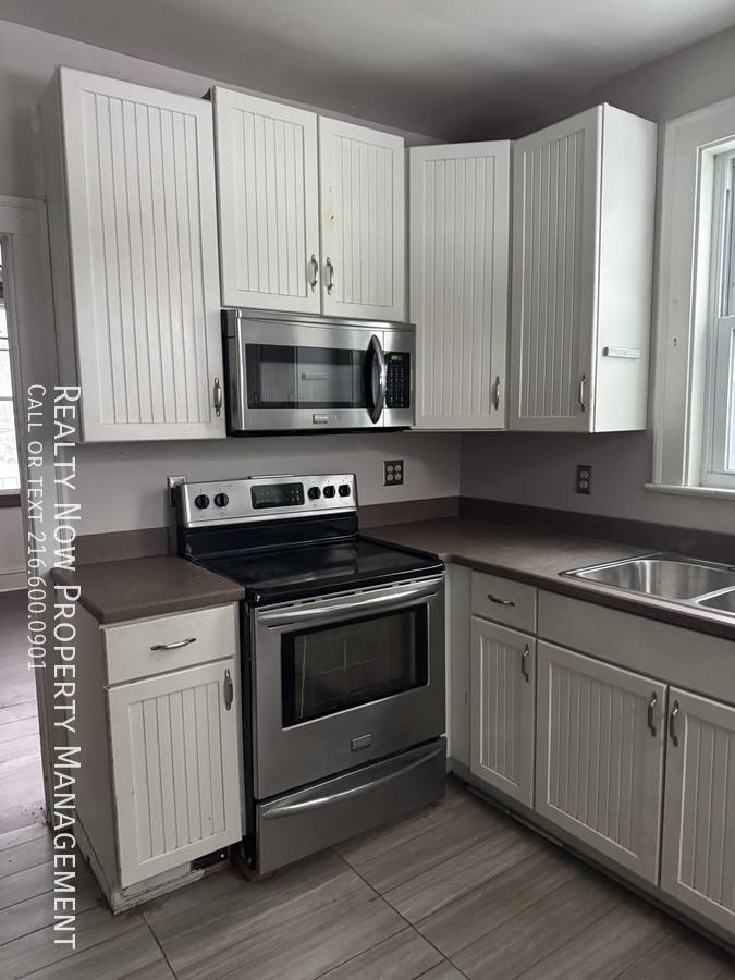 House for rent at 9474 Roxbury Rd, Cleveland, OH 44130