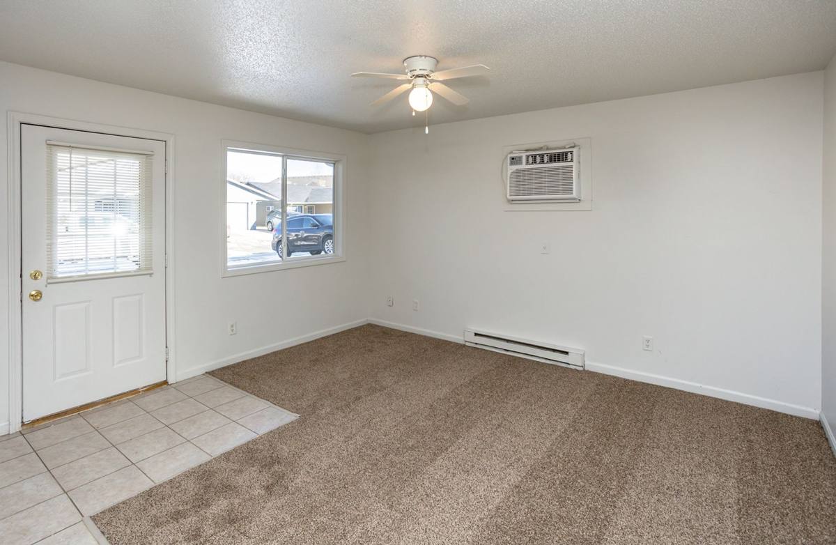 Townhouse for rent at 1210 N 9th St, Indianola, IA 50125