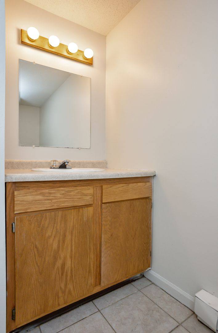 Townhouse for rent at 1210 N 9th St, Indianola, IA 50125