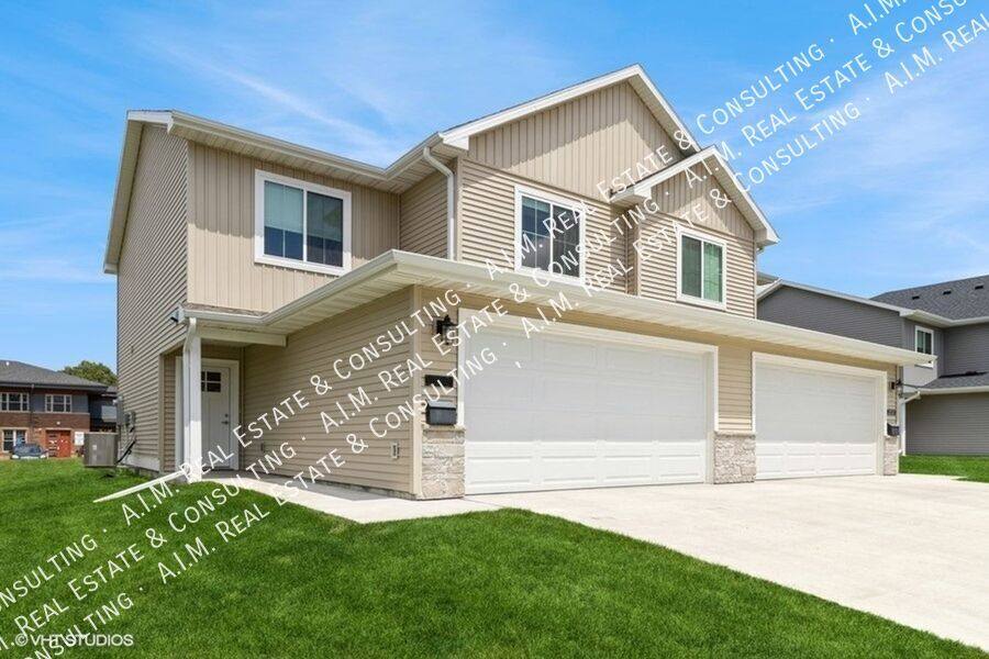 Townhouse for rent at 2020 Otley Ave, Perry, IA 50220