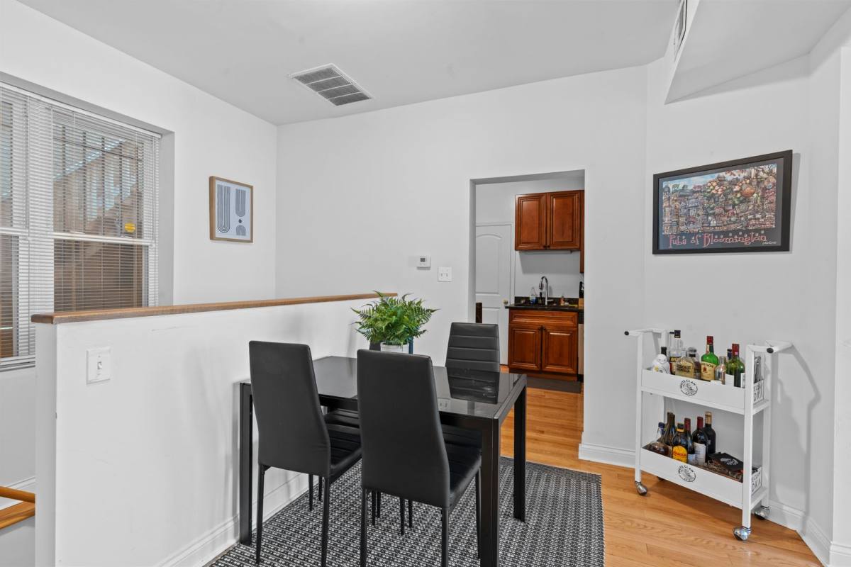 Apartment for rent at 3115 N Sheffield, Chicago, IL 60657