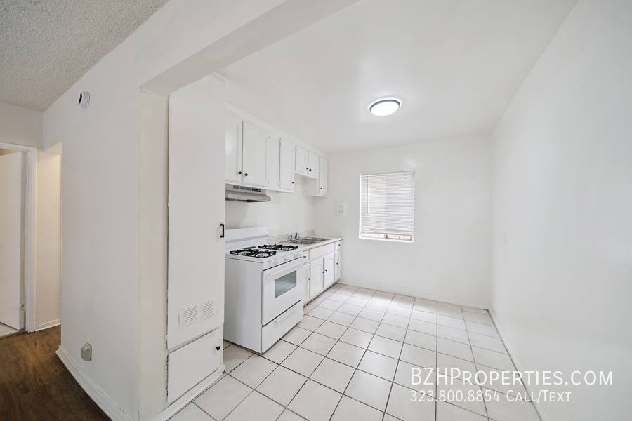 Apartment for rent at 8633 Denver Ave #3, Los Angeles, CA 90044