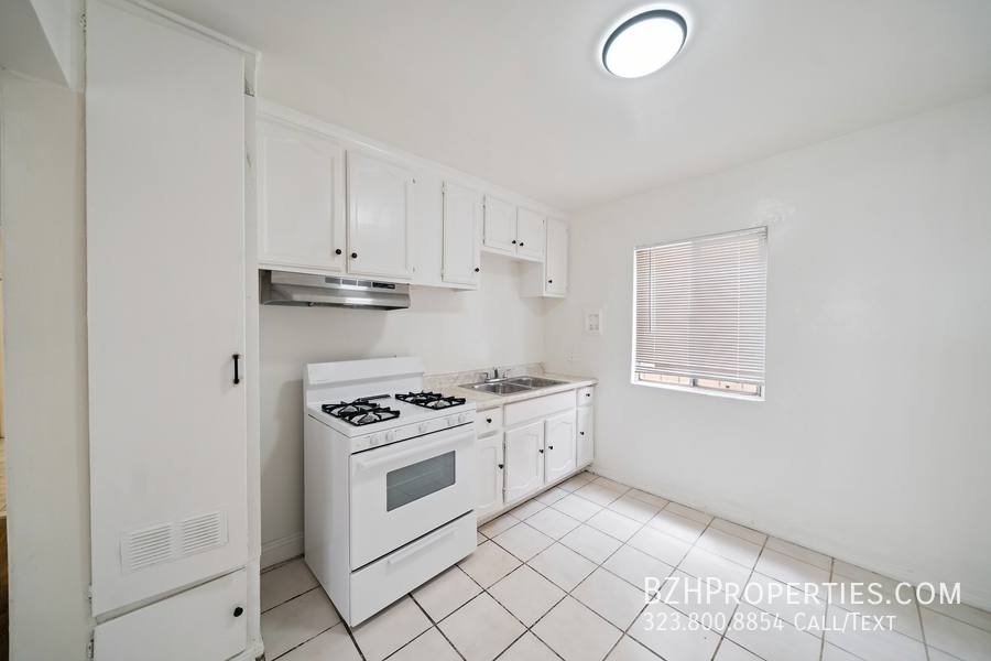 Apartment for rent at 8633 Denver Ave #3, Los Angeles, CA 90044