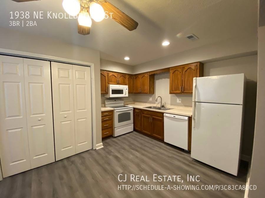 House for rent at 1938 NE Knollbrook St, Lees Summit, MO 64086
