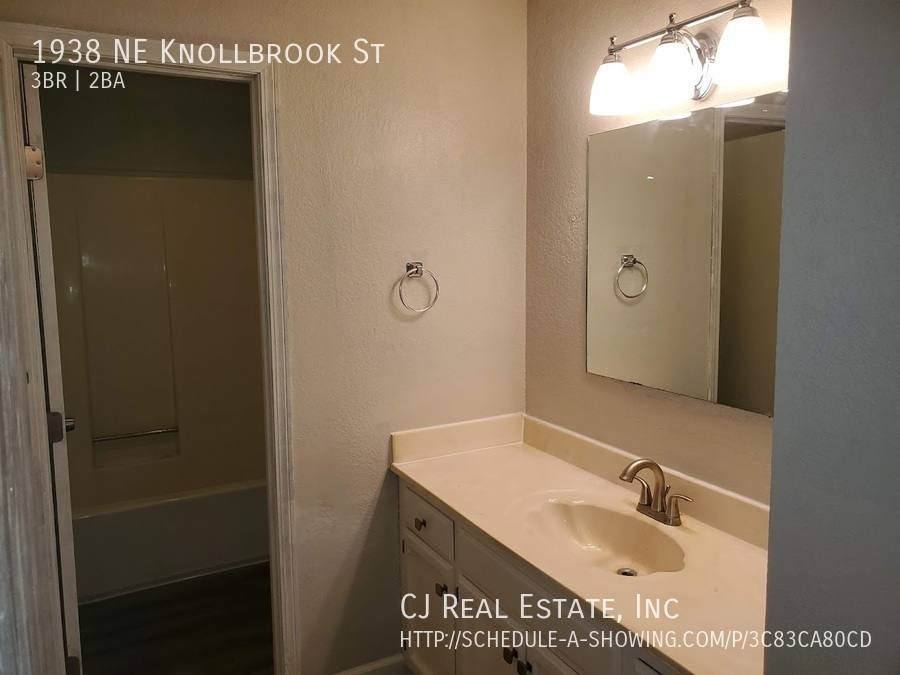 House for rent at 1938 NE Knollbrook St, Lees Summit, MO 64086