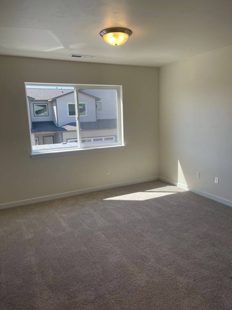 House for rent at 944 NE Paula Dr, Bend, OR 97701