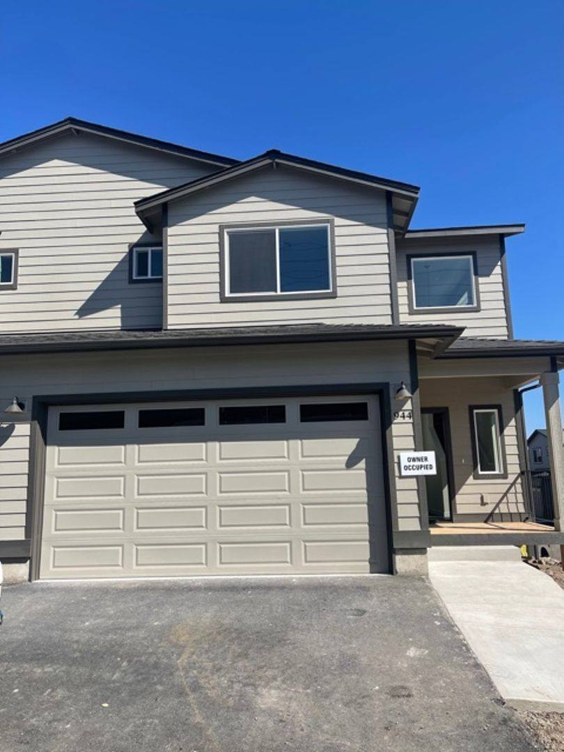 House for rent at 944 NE Paula Dr, Bend, OR 97701
