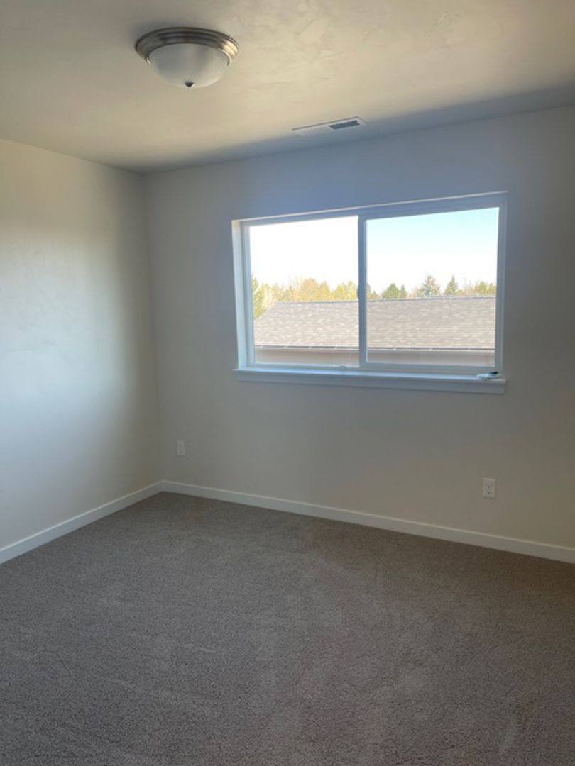 House for rent at 944 NE Paula Dr, Bend, OR 97701