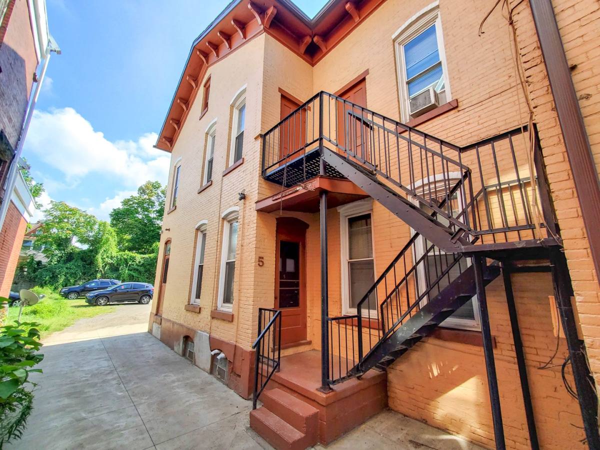 Apartment for rent at 337 W 8th St, Erie, PA 16502