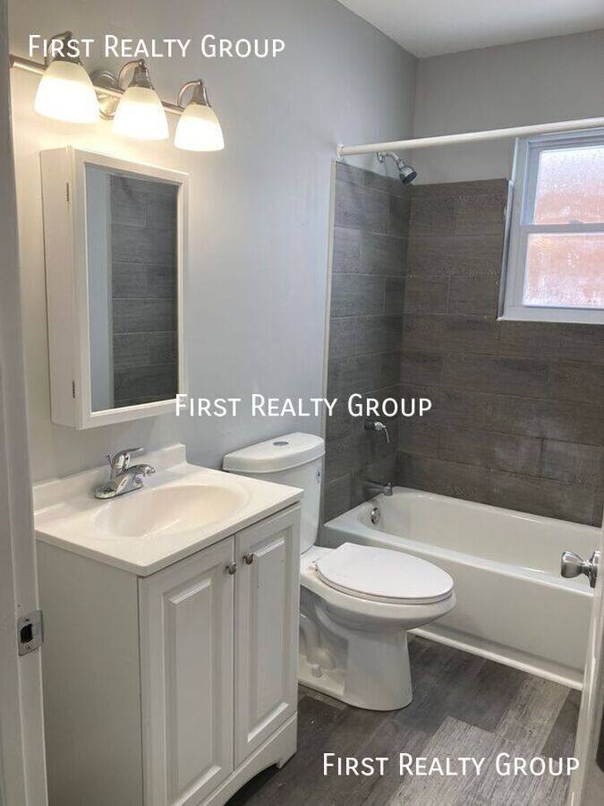 Apartment for rent at 305 N Broadway #2, Dayton, OH 45426