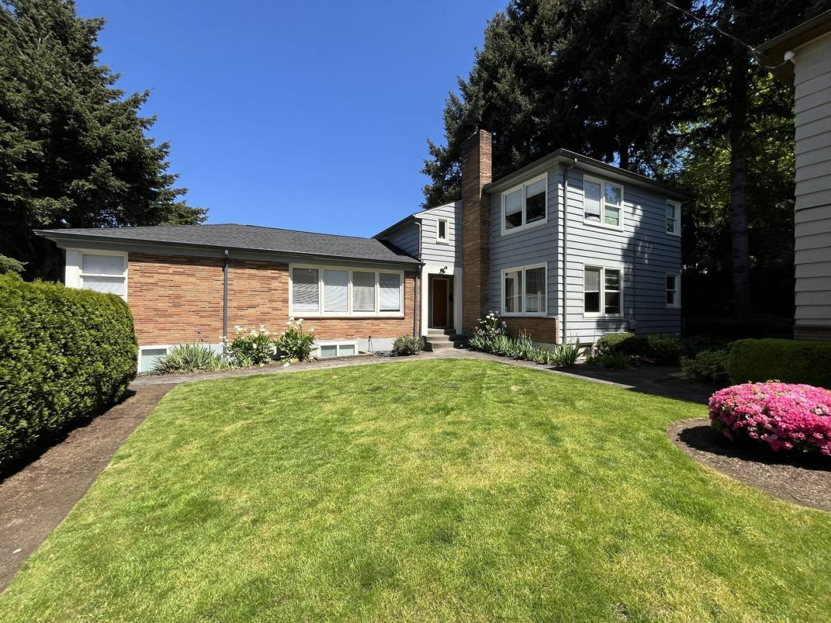 Apartment for rent at 2830-2836 SE 50th Ave, Portland, OR 97206