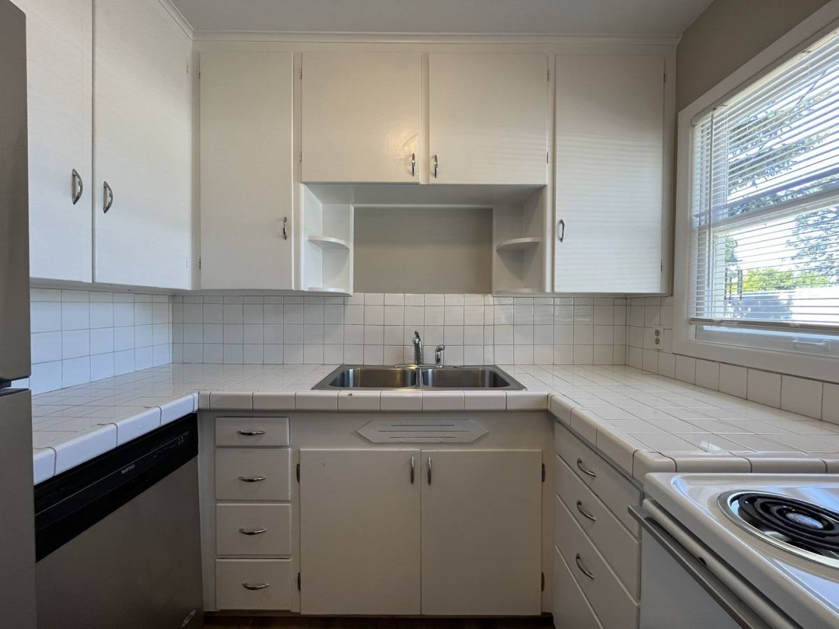 Apartment for rent at 2830-2836 SE 50th Ave, Portland, OR 97206