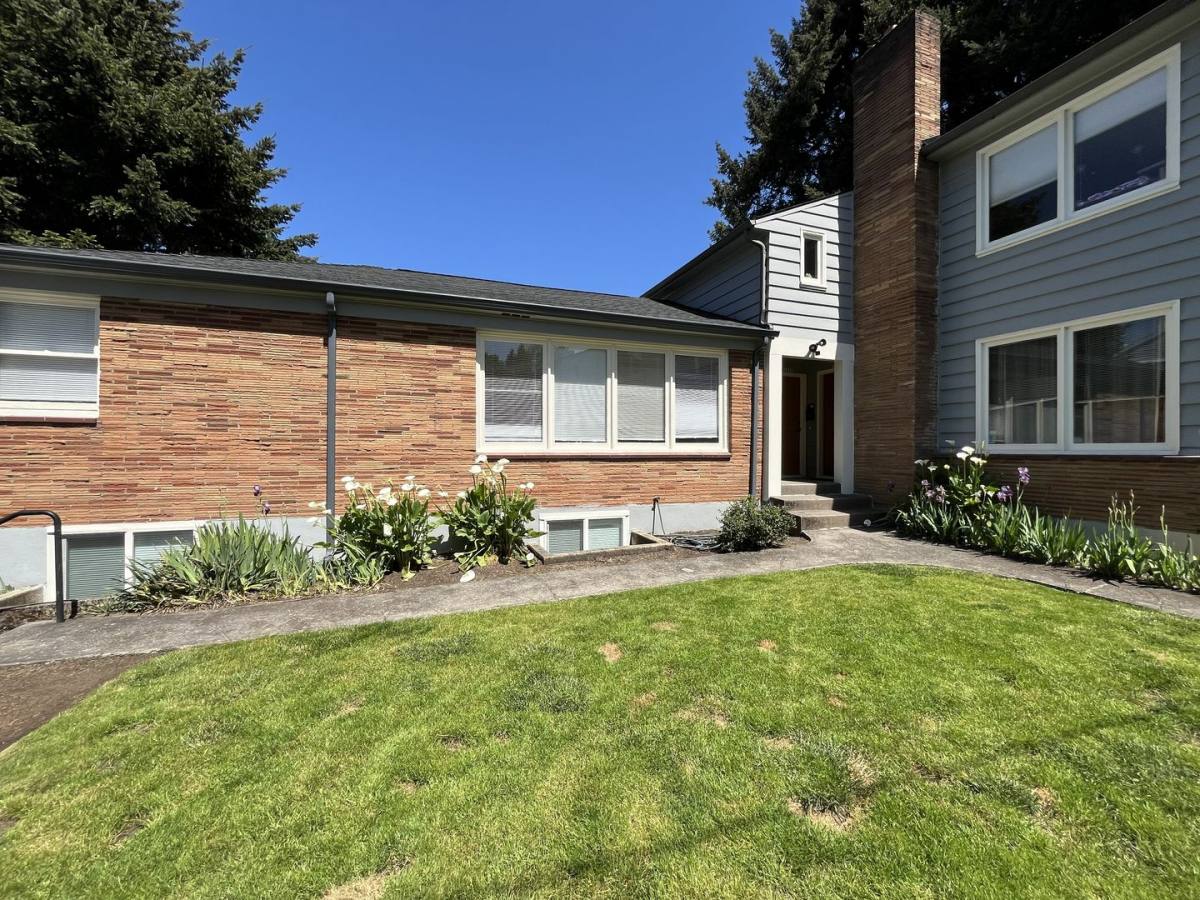 Apartment for rent at 2830-2836 SE 50th Ave, Portland, OR 97206