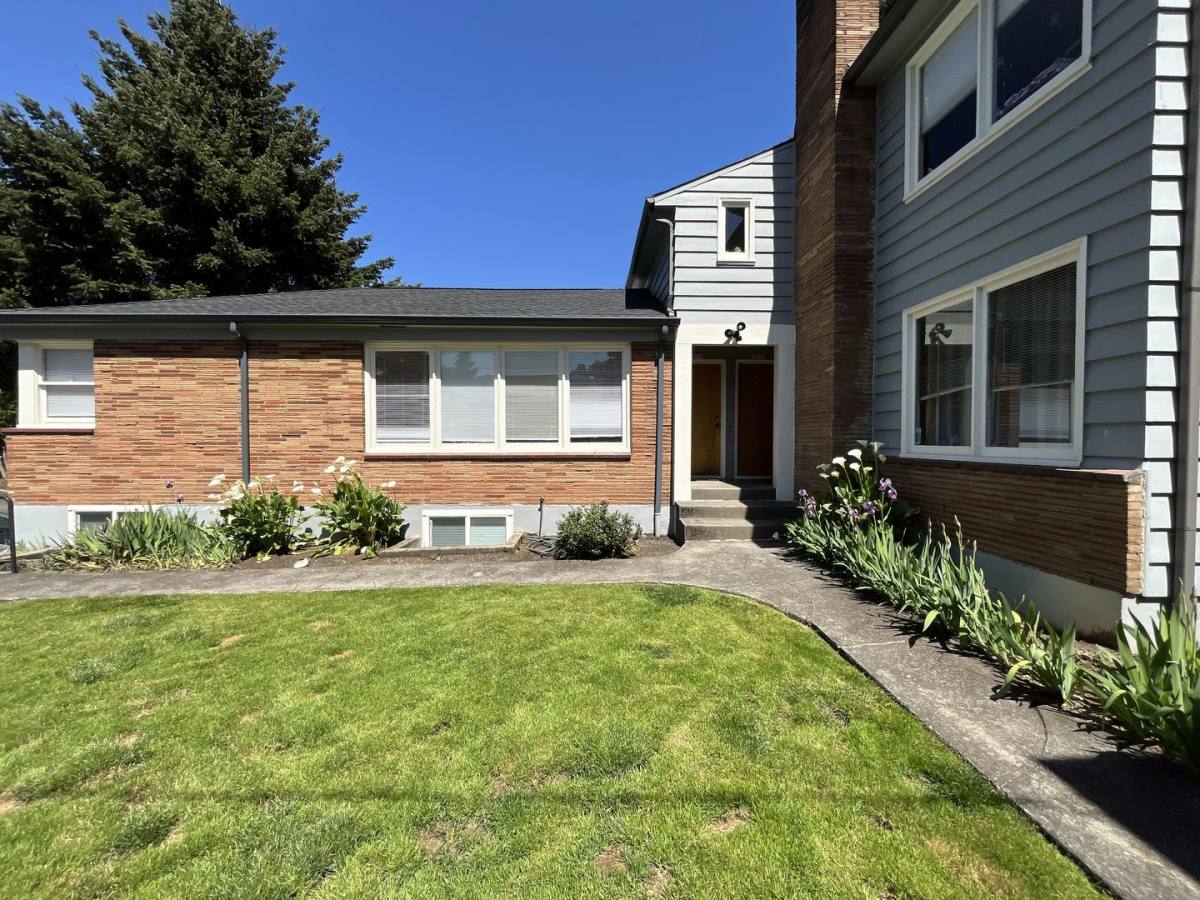 Apartment for rent at 2830-2836 SE 50th Ave, Portland, OR 97206