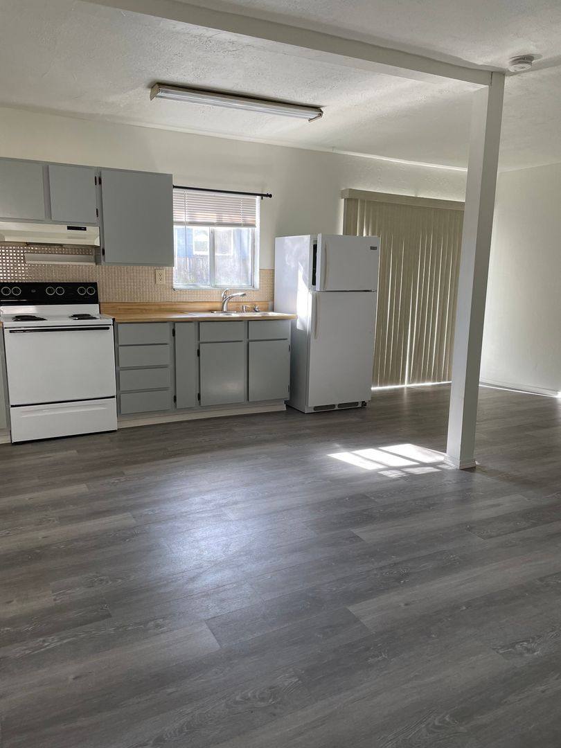 Apartment for rent at 543 Ivy St, Medford, OR 97501