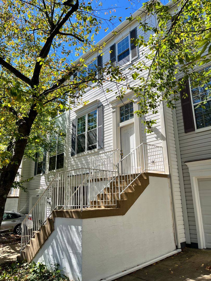 Townhouse for rent at 5106 Observation Way, Alexandria, VA 22312