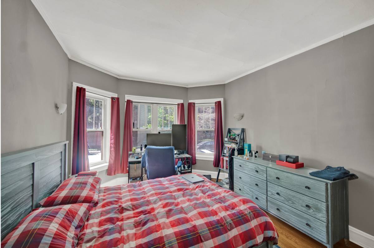 Apartment for rent at 3501 N Pine Grove Ave, Chicago, IL 60657