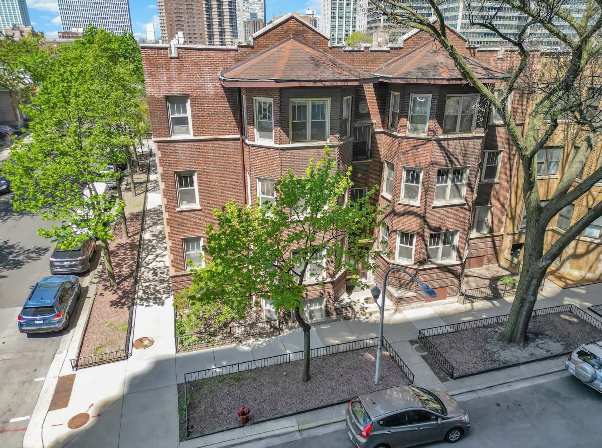 Apartment for rent at 3501 N Pine Grove Ave, Chicago, IL 60657
